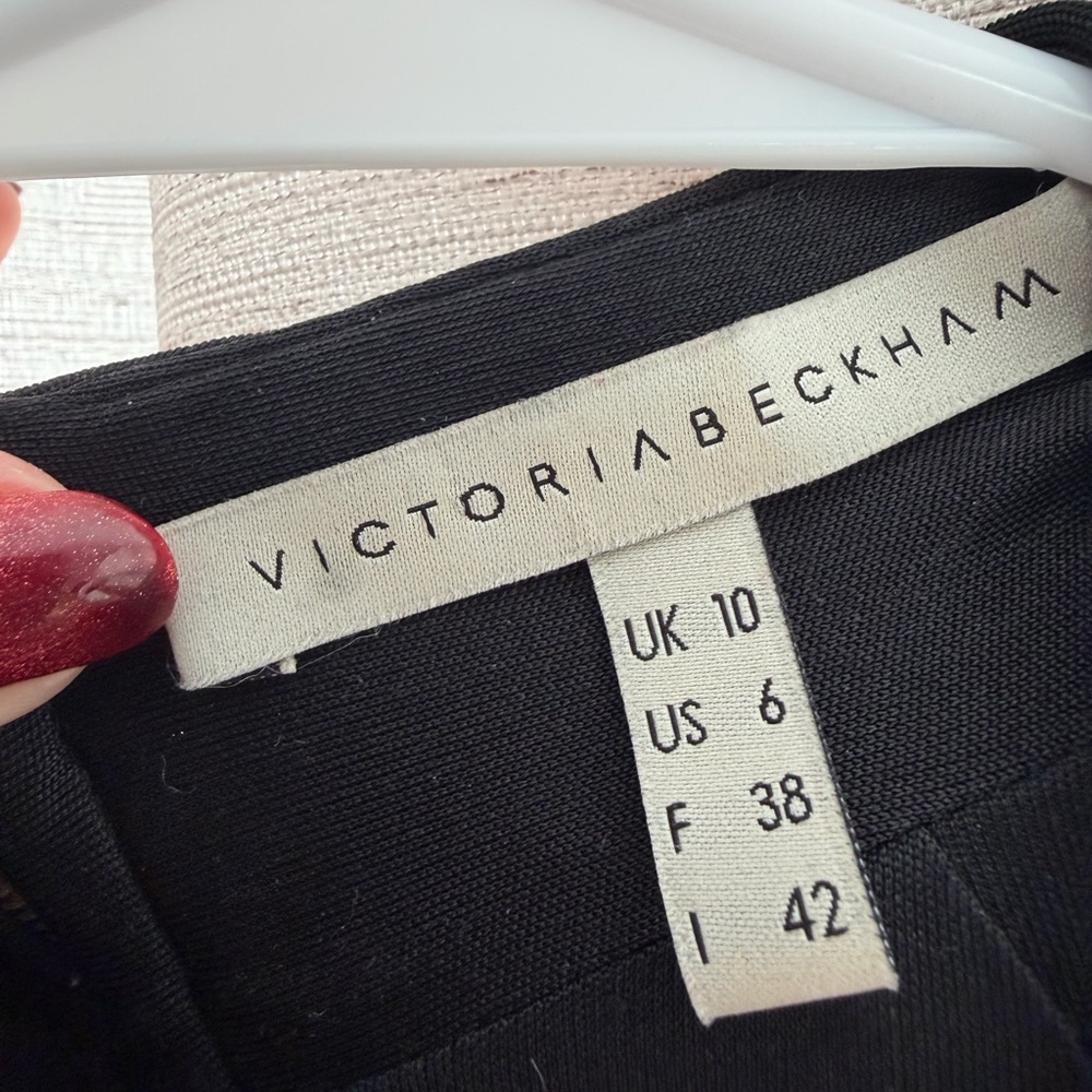 Victoria Beckham size 6 sculpted dress for any elegant or chic evening. - Picture 5 of 6
